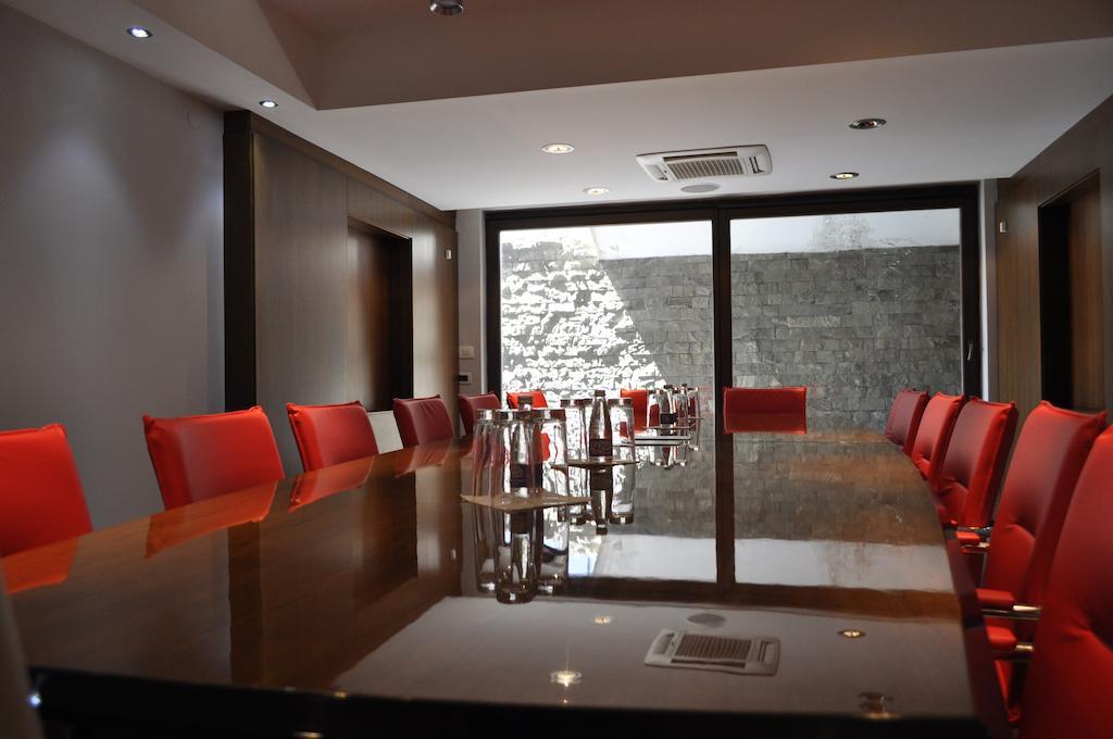 Hotel Dolce International Skopje Esterno foto